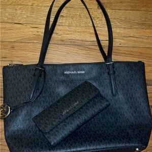 Michael Kors Black Signature Tote with Matching Wallet Set